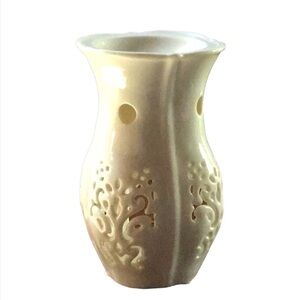 Yankee Candle cream color ceramic oil warmer